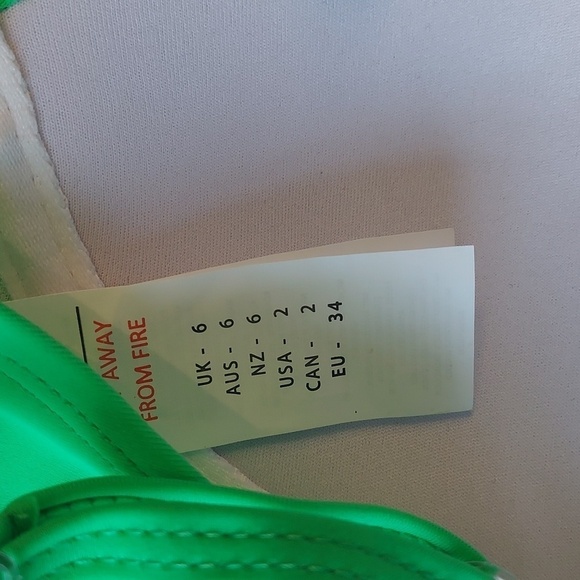NWT Beach Boohoo bikini top set of two, Size 2 - Picture 8 of 8